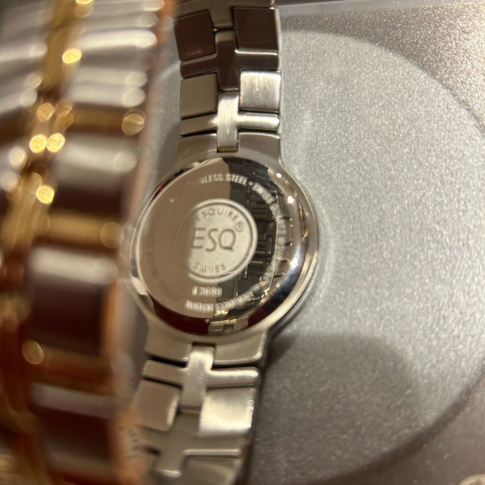 Vintage ESQ by Movado watch - Picture 5 of 5